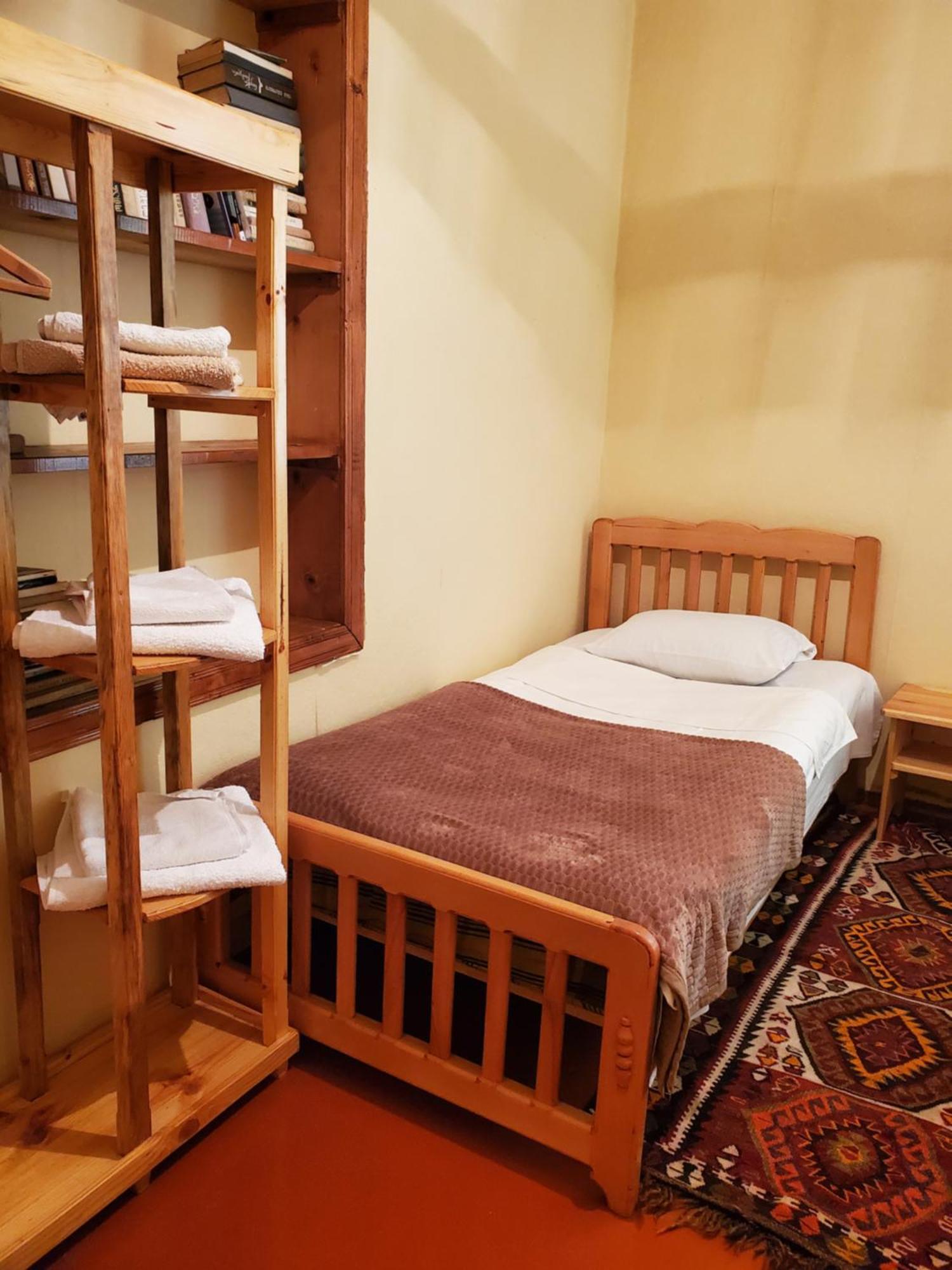 Ailama Guesthouse Mestia Szoba fotó