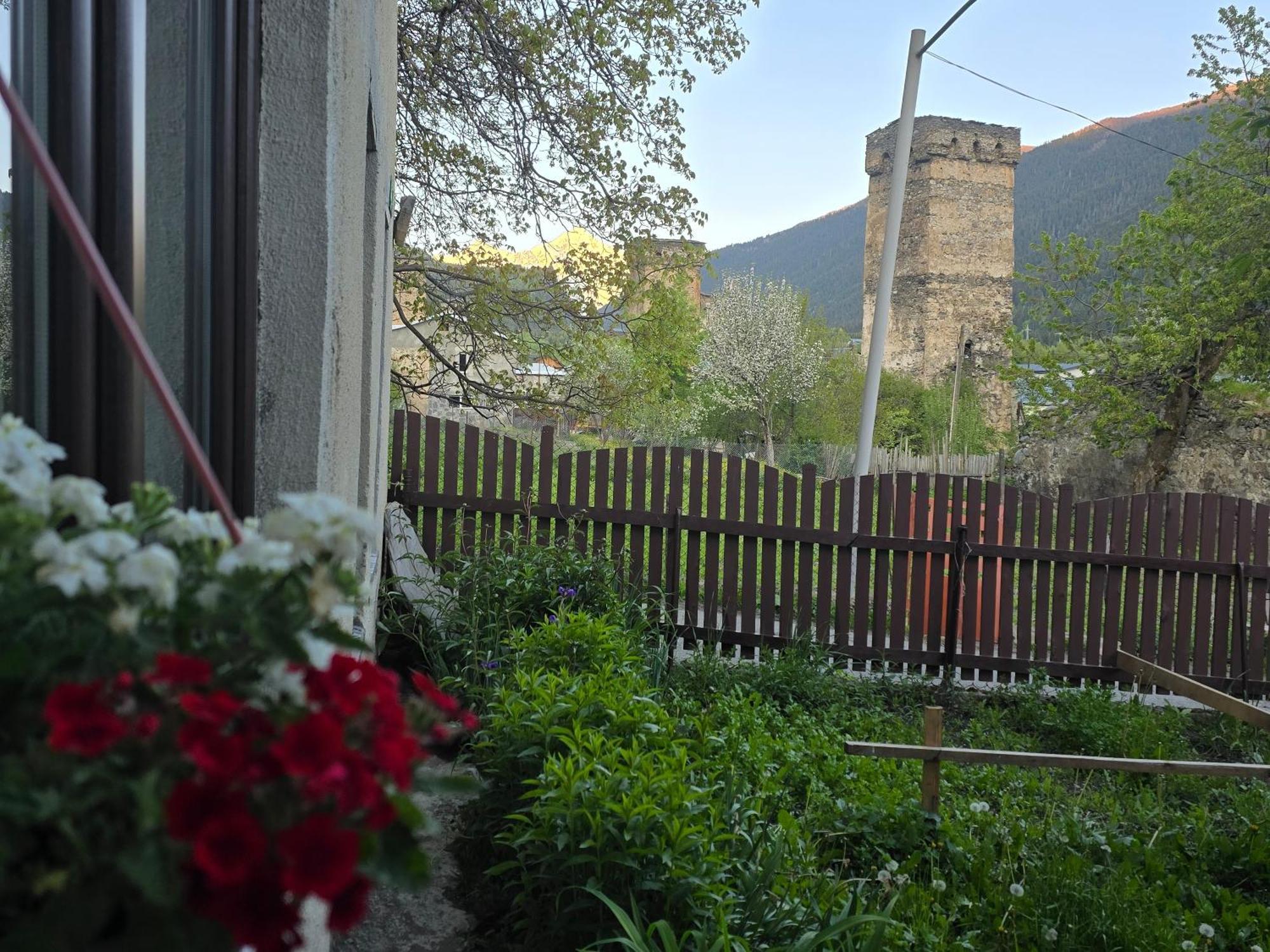Ailama Guesthouse Mestia Kültér fotó